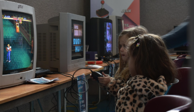 Запретят не только соцсети? Во Франции могут ограничить детям видеоигры и ИИ-чаты