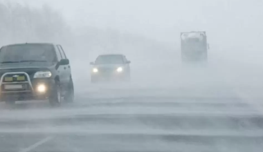 Непогода парализовала трассы: ограничения ввели сразу в нескольких регионах РК