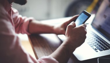 Мужчина около 300 раз позвонил девушке и попал под следствие в Актау