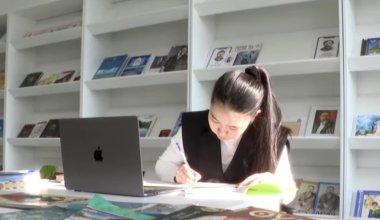 17-летняя школьница из Павлодара выучила 9 языков и купила квартиру