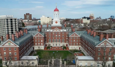 Пентагон разрывает научное сотрудничество с Гарвардом