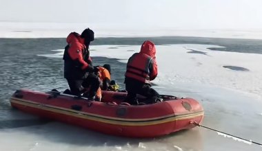 Машина с супругами провалилась под лёд в Карагандинской области