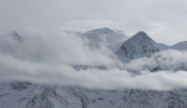 Мужчину без снаряжения и телефона спасли в горах Алматы
