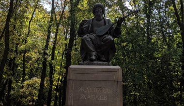Киев без Жамбыла? Стало известно снесут ли памятник казахскому акыну
