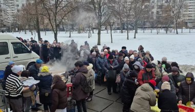 Казахи накрыли дастарханы в центре Киева