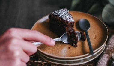 Казахстанец обнаружил зуб в торте