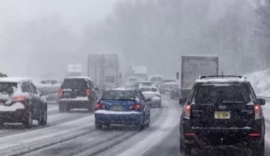 Снег и метель: какие дороги закрыты в Казахстане