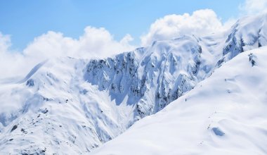 Мужчину накрыла лавина в горах Алматы