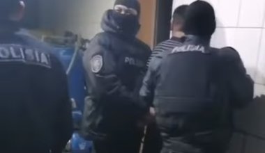 СОБР задержал мужчину после ножевого нападения в Алматы