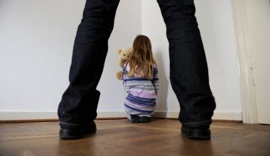 Больной ВИЧ изнасиловал 13-летнюю девочку в Алматы