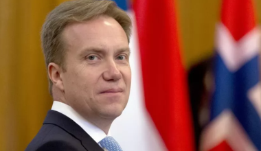 Глава ВЭФ ушёл после расследования по делу Эпштейна