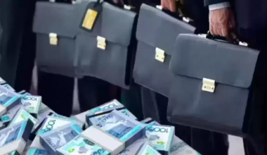 Многие во власти как инфоцыгане учат жить, не проработав в поле и дня — Досым Сатпаев