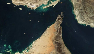 Беспилотники Ирана атаковали суда в Ормузском проливе