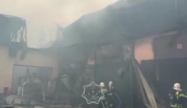 В Шымкенте загорелся автосервис