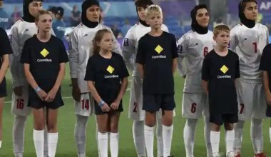 Отказались петь гимн: иранские футболистки останутся в Австралии