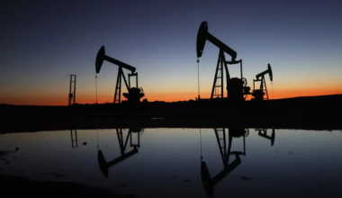 Страны Персидского залива снова сократили добычу нефти