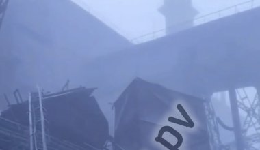 Ветер обрушил трубу на заводе ферросплавов в Аксу