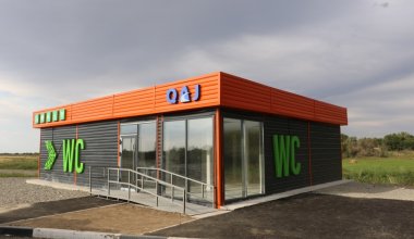 Глава филиала уволен из-за закрытого придорожного туалета на трассе близ Астаны