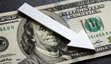 На слухи о падении доллара до 400 тенге ответил финансист