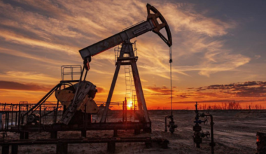 Исключение из санкций: Британия разрешила транзит нефти Казахстана