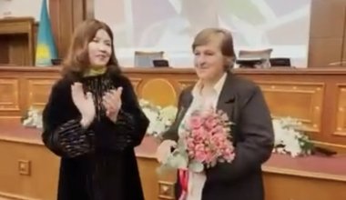 Учительница вывела колонну машин из бурана: министр вручила ей награду