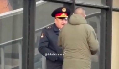 Главу МВД Кыргызстана оштрафовали за курение в общественном месте