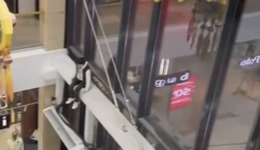 14-летний подросток прыгнул с высоты в ТРЦ Атырау