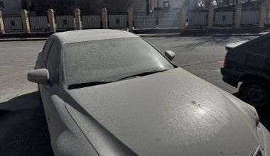 «Машины в налёте»: жители Атырау пожаловались на странный дождь