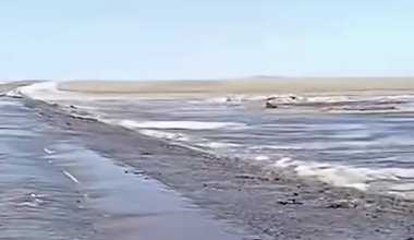 Талые воды затопили трассы на севере Казахстана