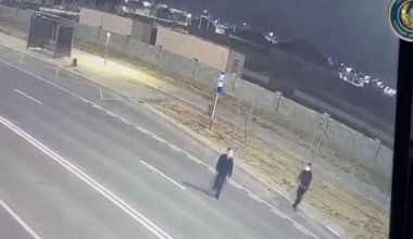 Месть за штрафы? В Туркестане мужчины разбили камеры видеонаблюдения