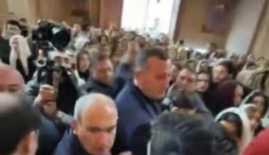 Премьера Армении Пашиняна пытались ударить в церкви