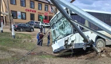ДТП со школьным автобусом в ЗКО: в больнице остаются четверо детей