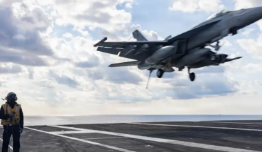 США подтвердили потерю боевого самолета в Иране