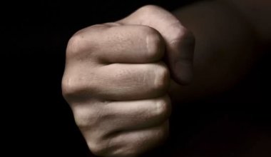 В Кокшетау девушка обвинила хоккеиста в избиении