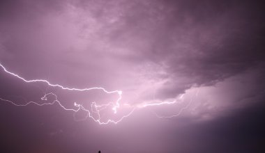 Грозы и порывистый ветер ожидаются в регионах Казахстана