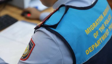 Иностранцев массово выдворили из Казахстана