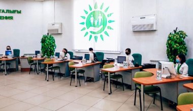 Иностранцы остались без казахстанских ИИН и РВП из-за массового сбоя