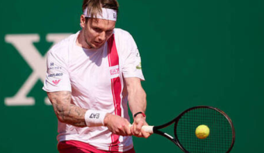 Казахстанец Бублик уступил Алькарасу в четвертьфинале турнира в Монте-Карло