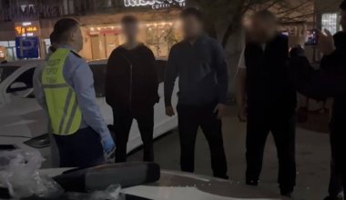 В машине алматинцев нашли наркотики на 25 млн тенге и оружие