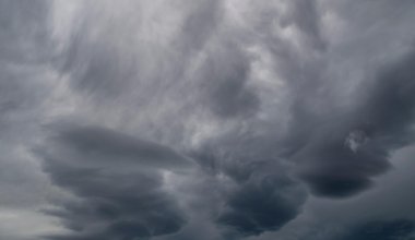 Сильный ветер, грозы и пыльные бури ожидаются по Казахстану