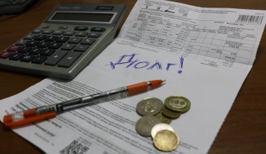 Счета и имущество сотен алматинцев арестовали из-за долгов по коммуналке