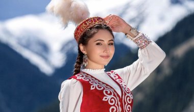 Казахская мода восхитила парижан