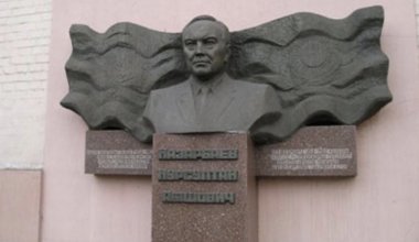 Памятник Назарбаеву не будут сносить в Украине