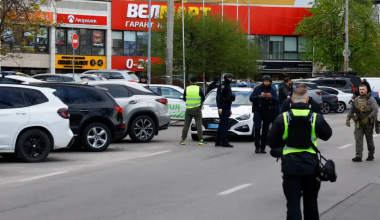 Есть погибшие: в Киеве стрелок захватил заложников