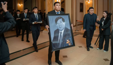 Он был больше, чем поэт. Как прощались с Мухтаром Шахановым