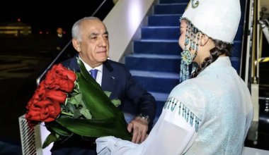 В Казахстан прилетел премьер Азербайджана