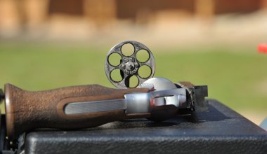 «Нельзя обманывать народ» – Абенов высказался по поводу оружия в квартире НУ