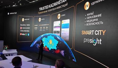 Казахстан делает ставку на ИИ: Токаев посетил центр Alem.ai