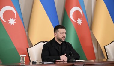 Зеленский предложил провести переговоры с Россией в Азербайджане