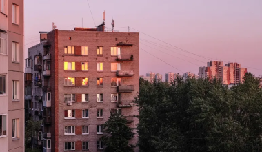 Астанчанин за деньги бросил зажигательную смесь в дом